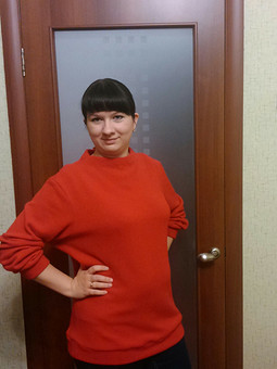 Работа с названием Красный пуловер 