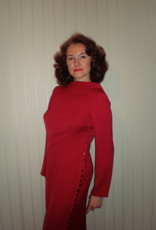 красное платье от Люcьен