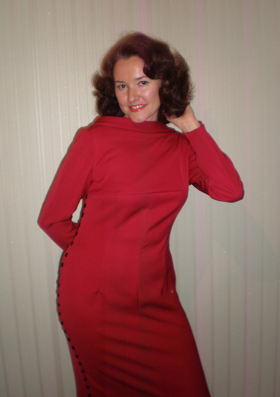 красное платье от Люcьен