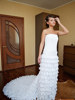 Свадебное платье со шлейфом от PEPE BOTELLA.