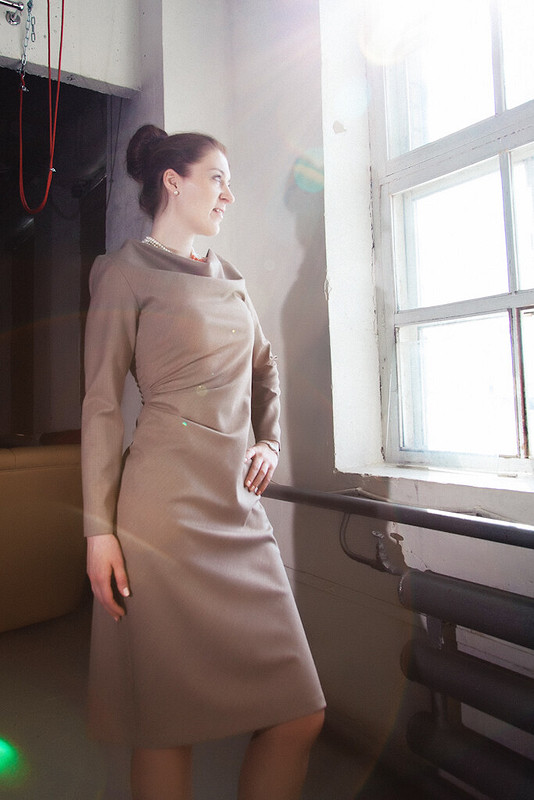 Офисное шерстяное платье от Katja