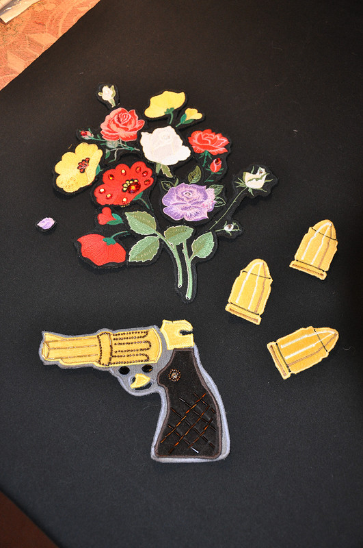 Пистолет,цветы и пули от nushi