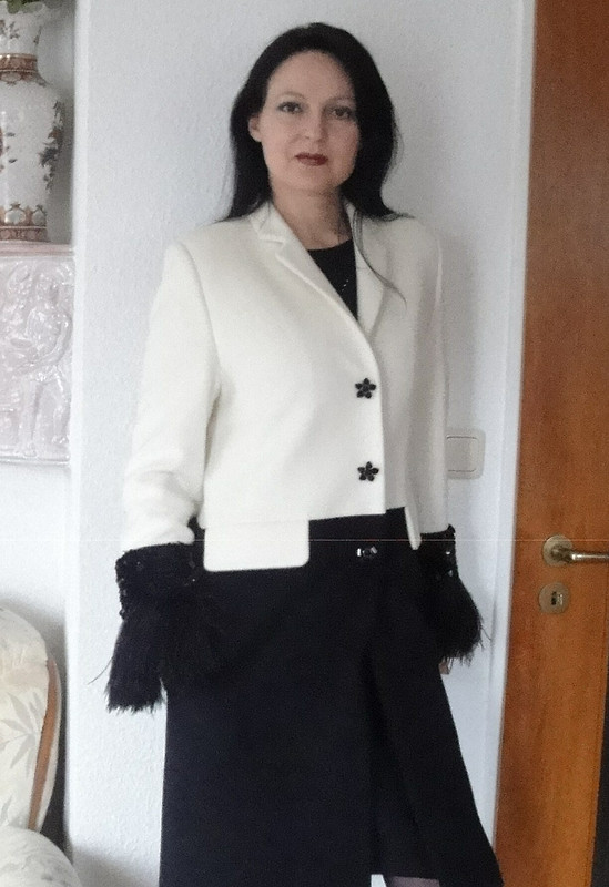 Бело-чёрное пальто от Анжела LC