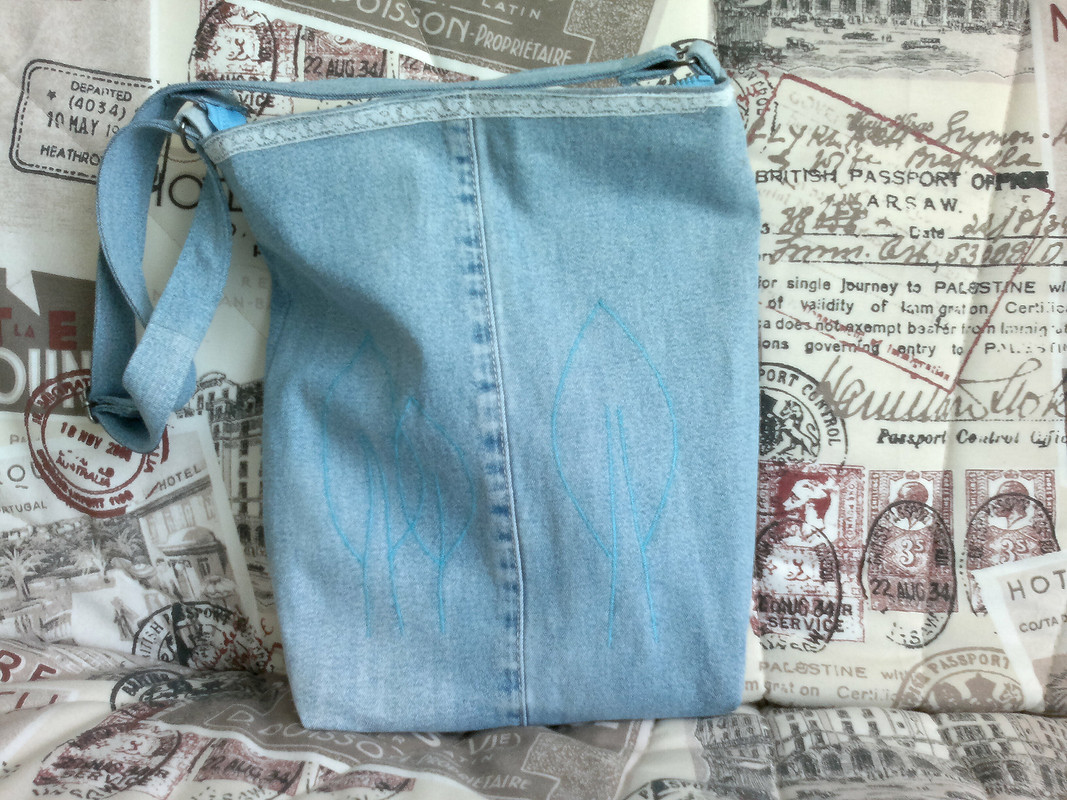 Первая сумка из старых джинсов от lesia80