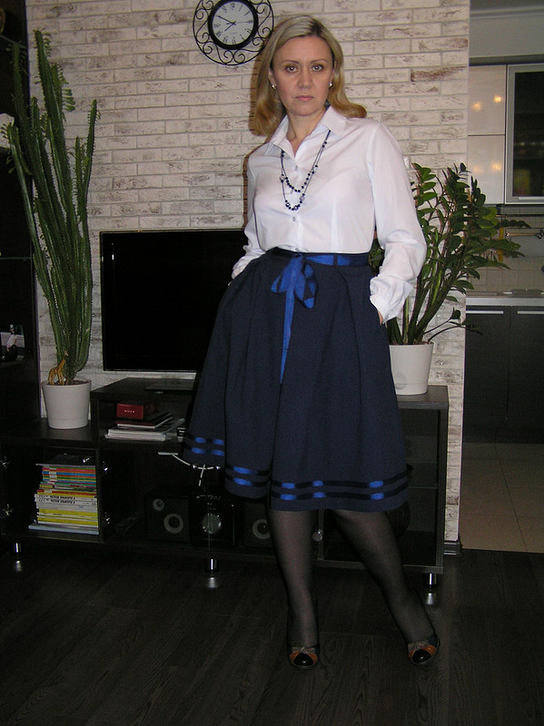 Любимая синяя юбка и белая блузка ))) от Захарова Альбина