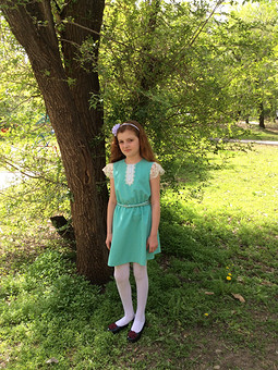 Мятное платье для дочери