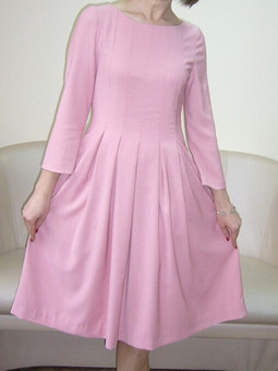 Нежно-розовое платье