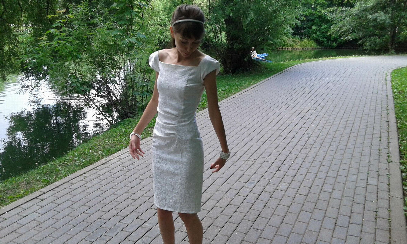 Белое платье от ampi