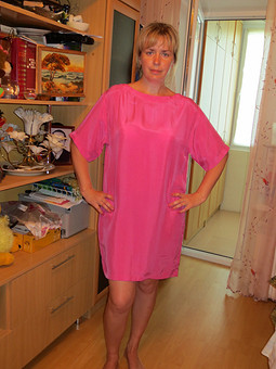 Работа с названием Розовое платье