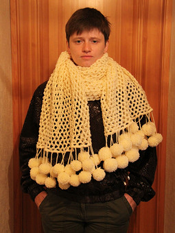 Работа с названием шарф с помпонами
