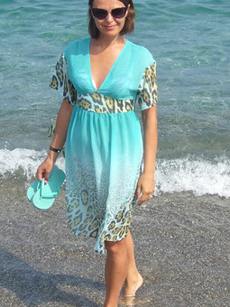 Хищно-бирюзовое платье для пляжа