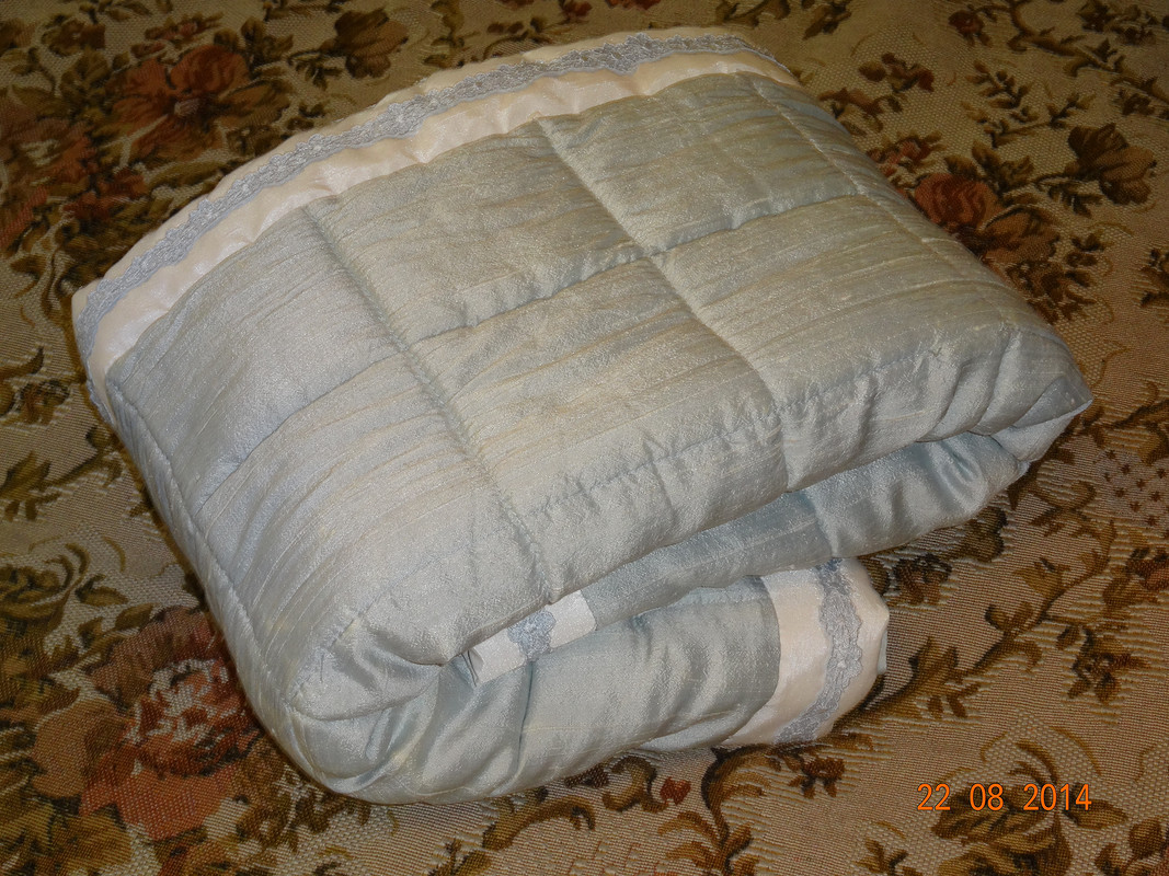 На выписку: стеганое одеяльце-конверт + уголок (крыжма) от Настик