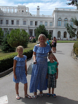 Работа с названием Family look в Ливадийском дворце