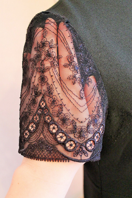 Платье с кружевными рукавами от Кристюшик