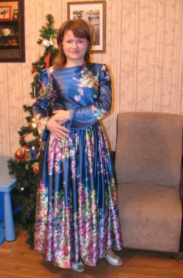 Пышное в пол платье атласное с цветами от Sola79