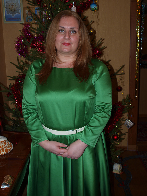 Зелёное платье от Диналия