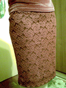 Кружевная юбка и джемпер из бархата