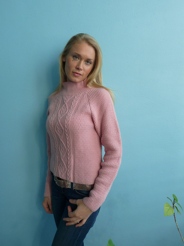 Розовый свитер от Onezhi