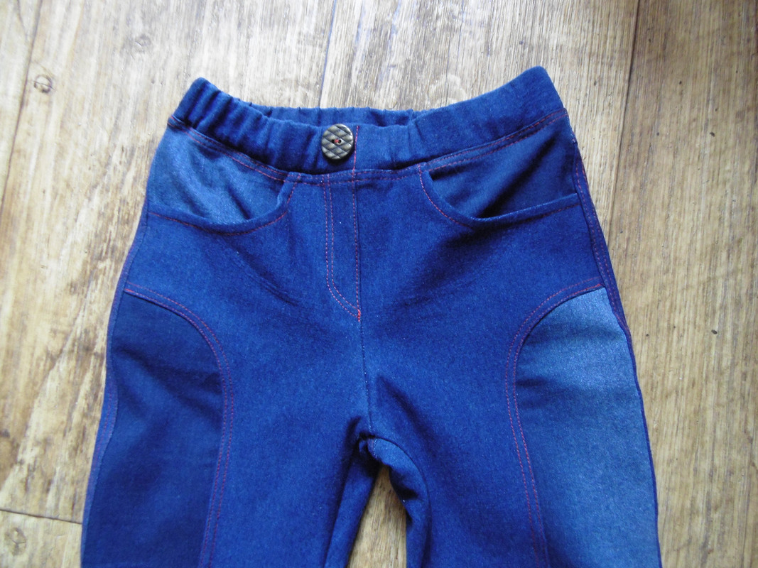 Обманные джинсы и кофта со звездами от Татти