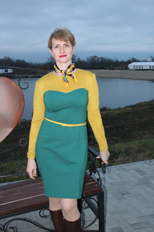 Горчично-зеленое платье от Беляева Елена
