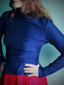 Синий пуловер