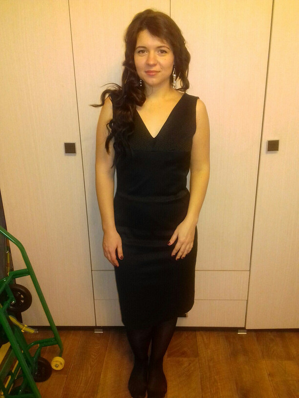 Черное платье от Neeva