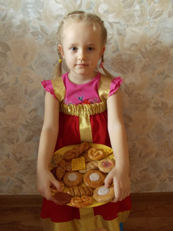 Сарафанчик для детского садика и печености из соленого теста от Nadinka-31