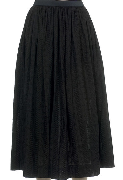 Черная юбка и цветная шаль