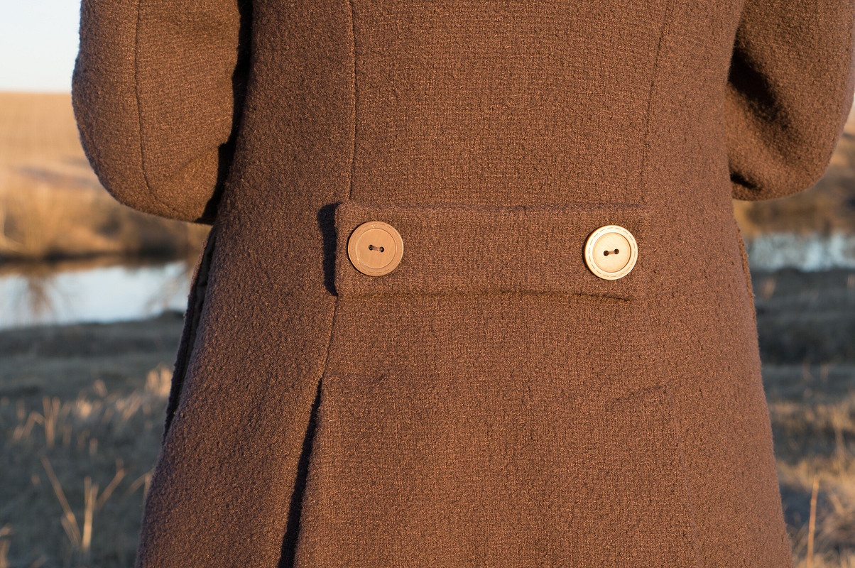 Как пришить большие кнопки на пальто