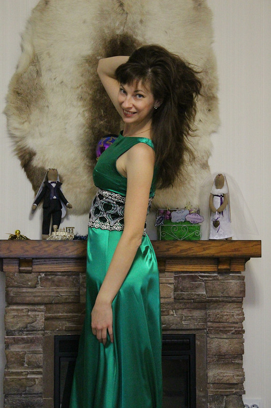 Зеленое яркое платье от mastericamaria