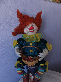 кукла рыжий клоун
