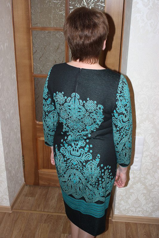Платье с узорами цвета малахит от Larochka