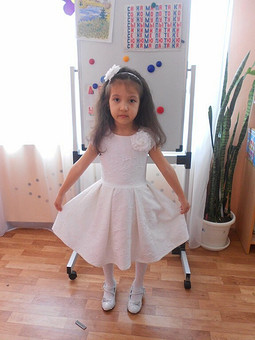 Работа с названием Белоснежное платье для дочки