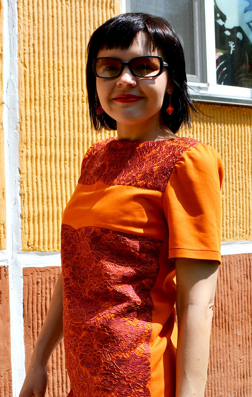 Оранжевое платье с кружевом от Любаева Светлана