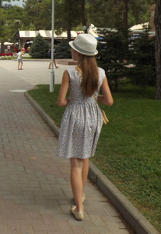 Платье с вырезом «сердечко» от OlyaSesolya