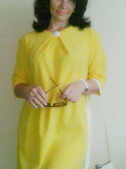 Платье желтое