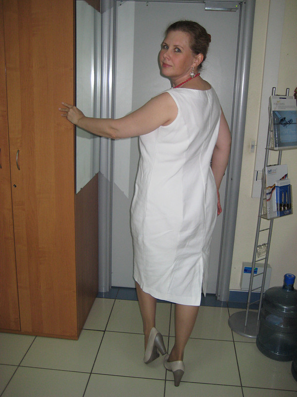 Белое платье-футляр от Госпожа Н