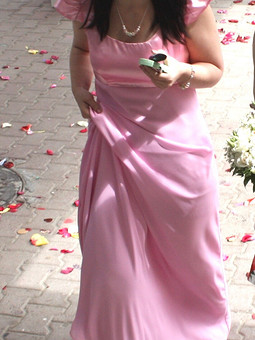 Работа с названием Розовое свадебное платье