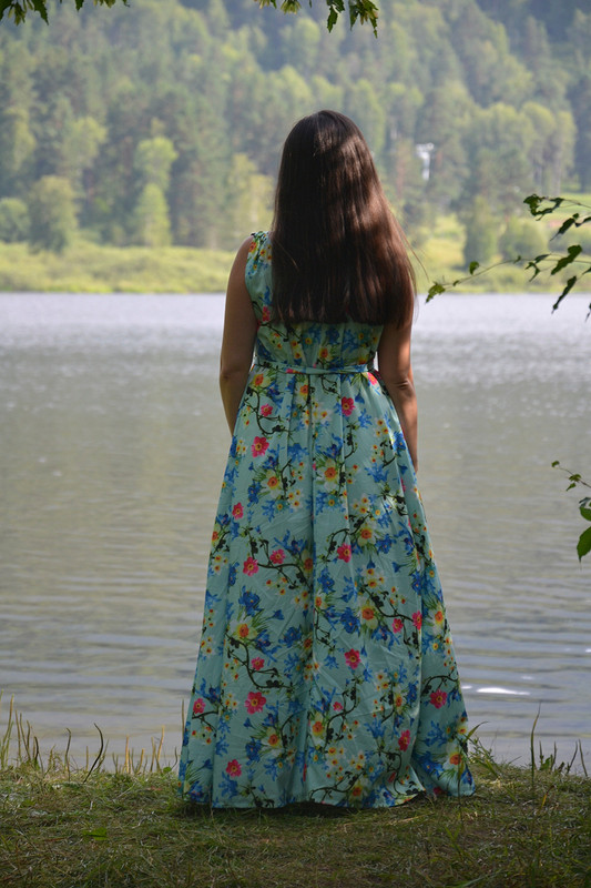 Бирюзовое с цветами платье от Lizanika