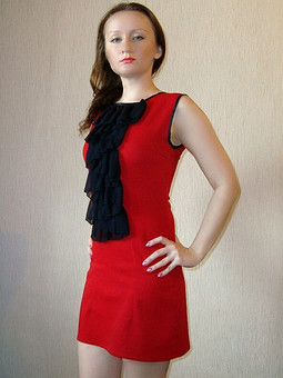 Красно-черное платье
