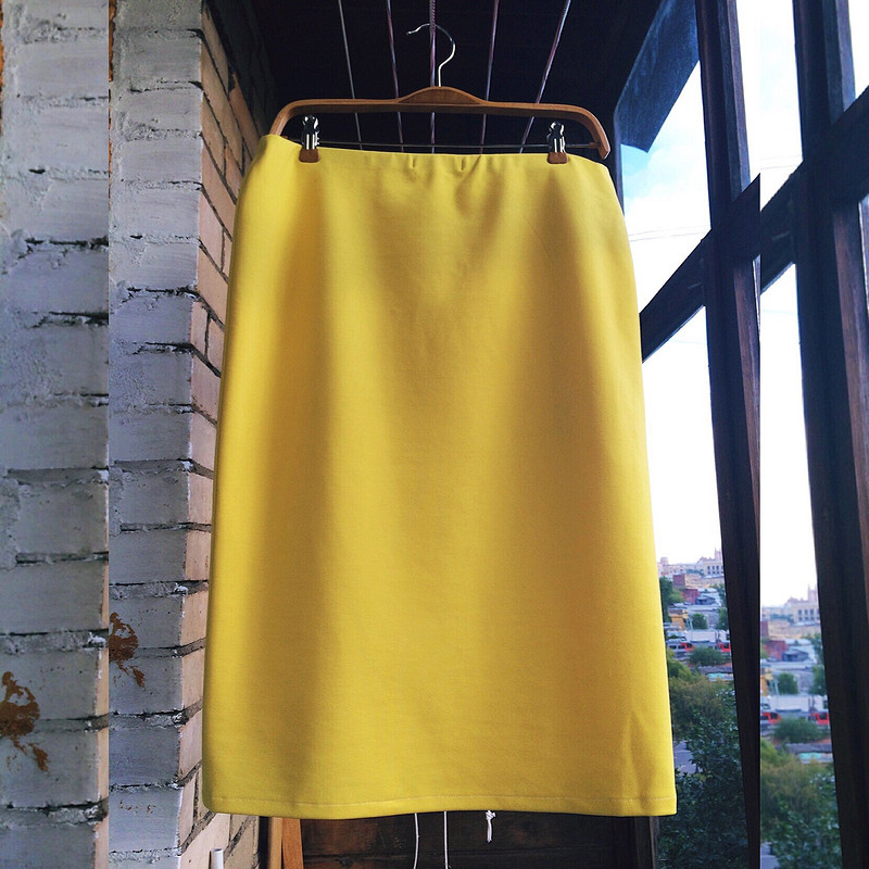 Трикотажная желтая юбка карандаш от Arshinka