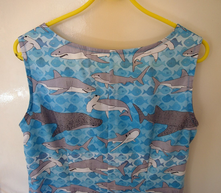 Летнее платье с акулами от lovefabric