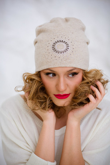 Модные шапки от Anna Jollini 