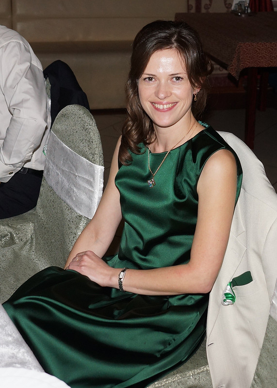 Платье зеленое атласное от Пиявка