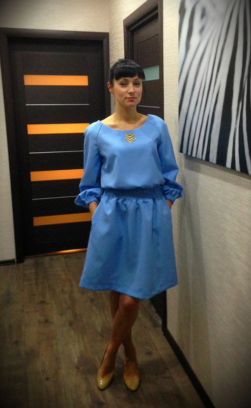 Голубое платье от Covergirl