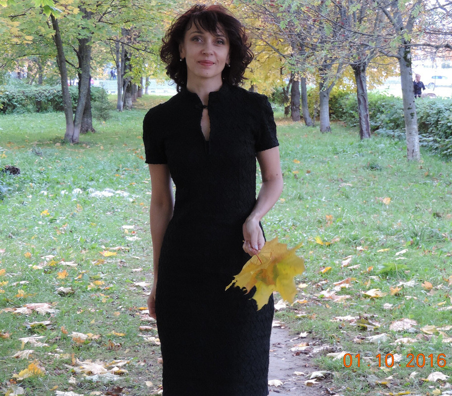 Чёрное платье в осенних листьях от julia.golubkova