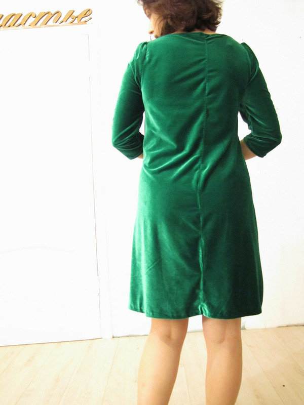 Бархатное зеленое платье от Ailet