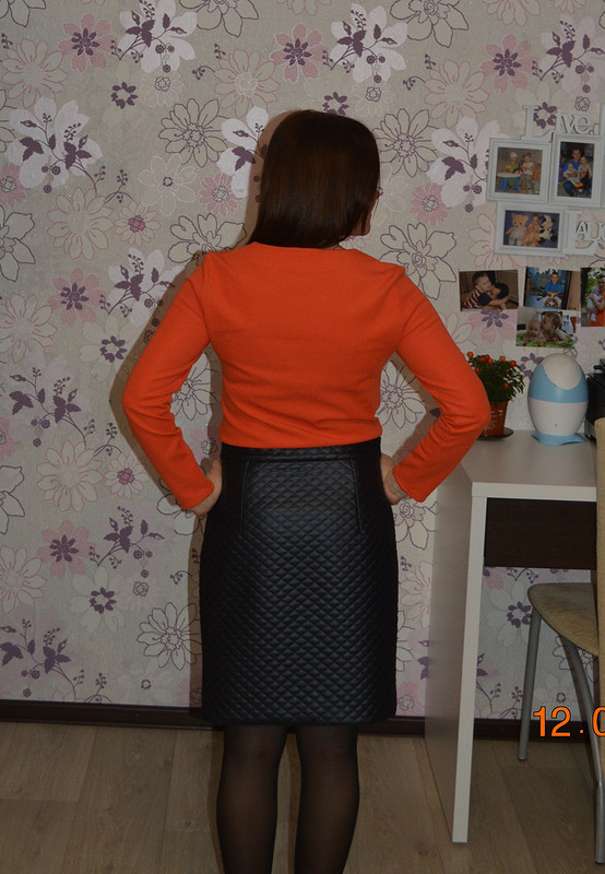 Резиновая юбка и пуловер от Olga Demidenko