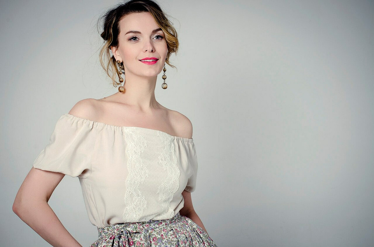 Блуза с кружевная нежнятина и юбка со складками от AlexandraMaiskaya