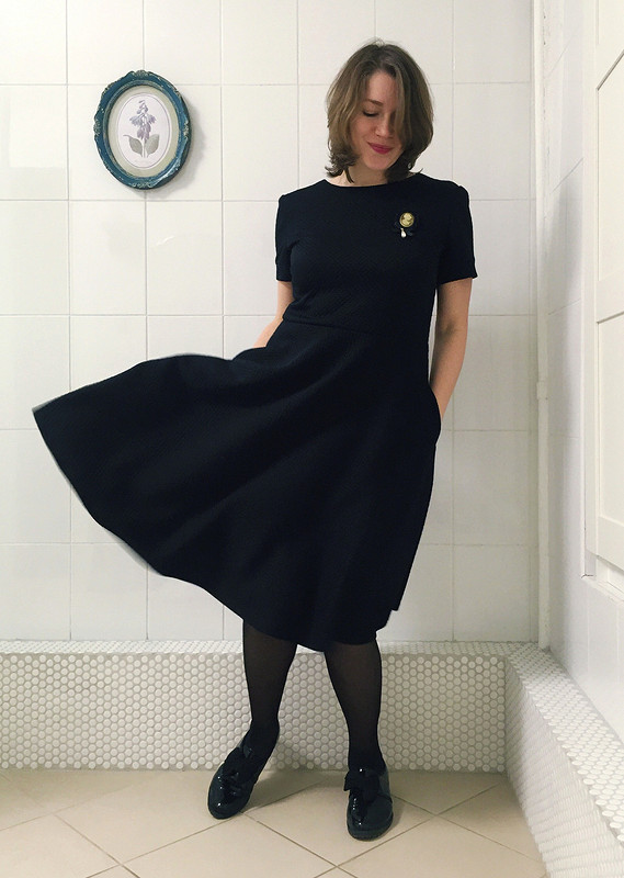 Стеганное немаленькое черное платье ) от Arshinka